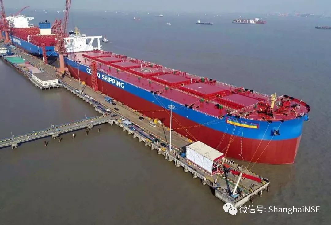 外高桥造船首制第二代40万吨级超大型矿砂船"远河海"交付